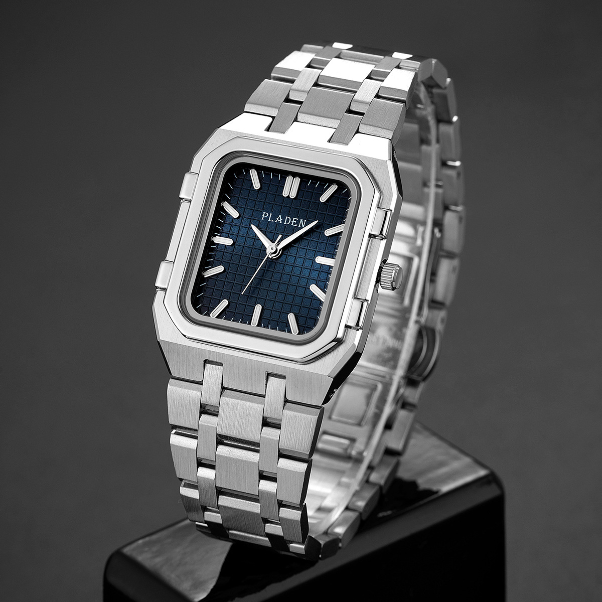 Luxury Watch Mockup - Marque de luxe cadran bleu homme
