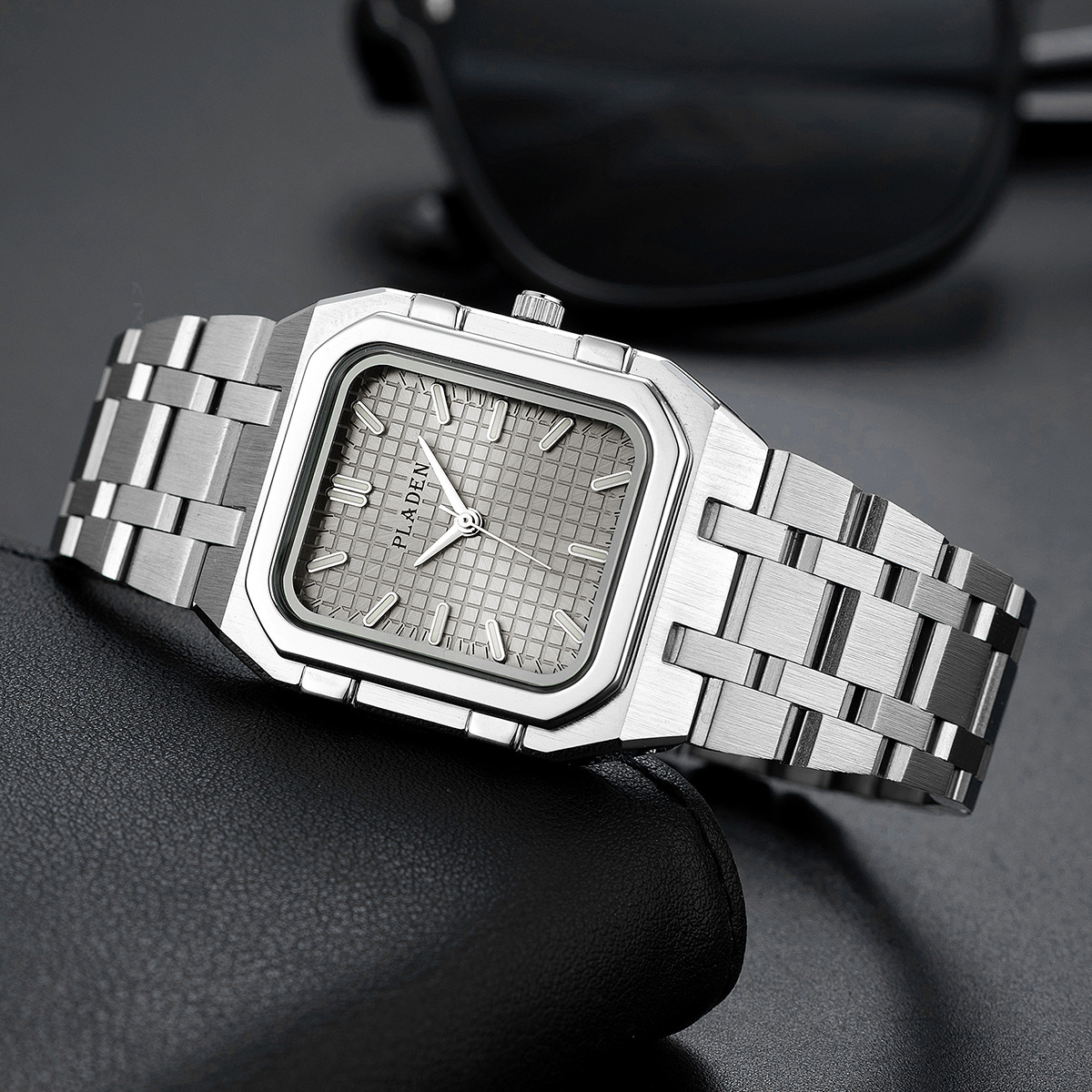 Marque de luxe cadran bleu hom - Luxury Watch Mockup avis et prix