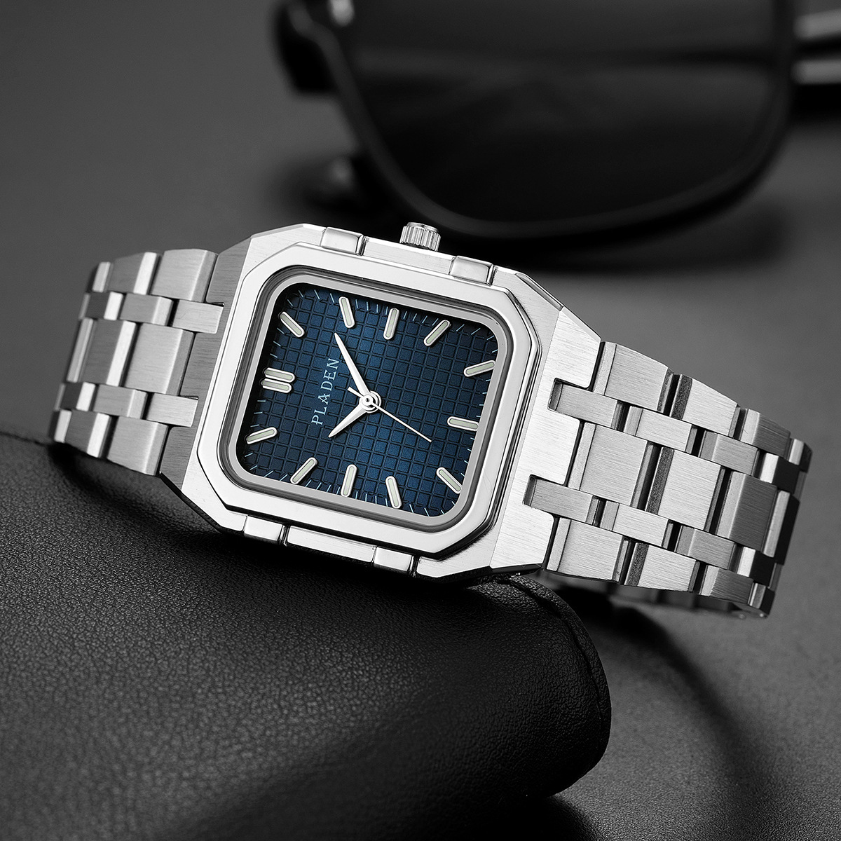 Marque de luxe cadran bleu hom - Luxury Watch Mockup avis et prix