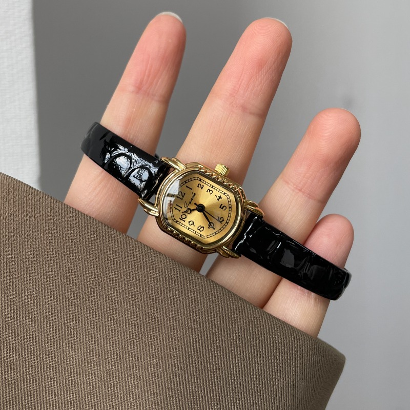 Montre à Quartz ovale Vintage  - Luxury Watch Gold And Black avis et prix
